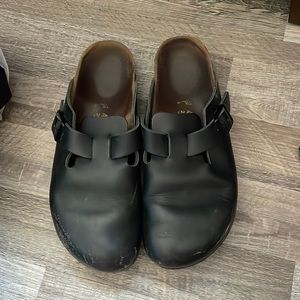 Black Boston Birkenstocks narrow 40